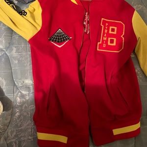 Black pyramid zip jacket